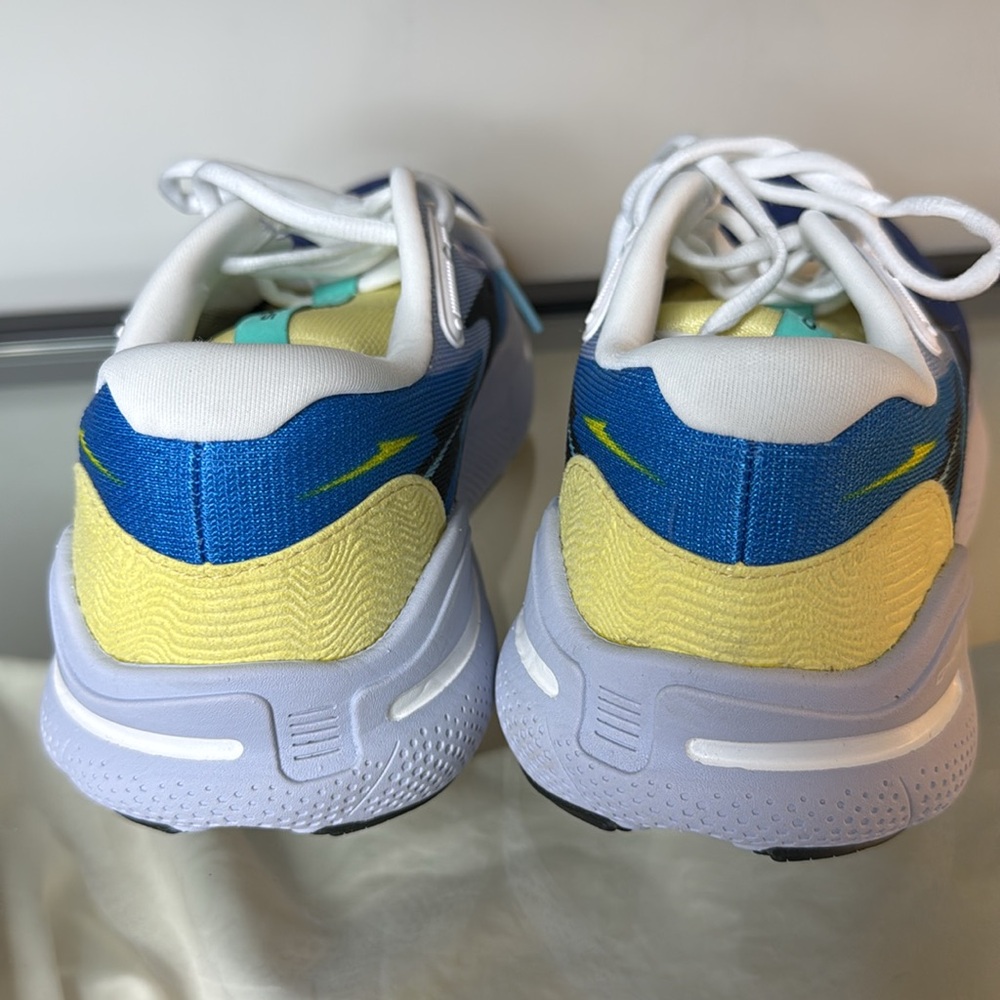 Like New Brooks Ghost Max Women 6 1/2 - Picture 5 of 6